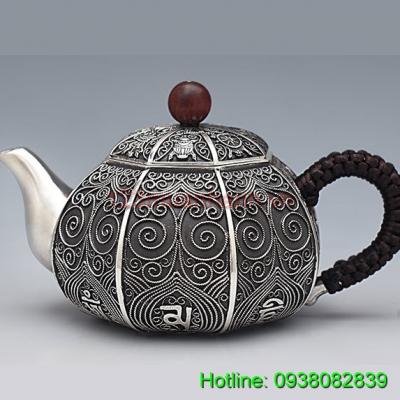 Ấm Bạc khắc Om Mani Padme Hum và Bát Cát Tường